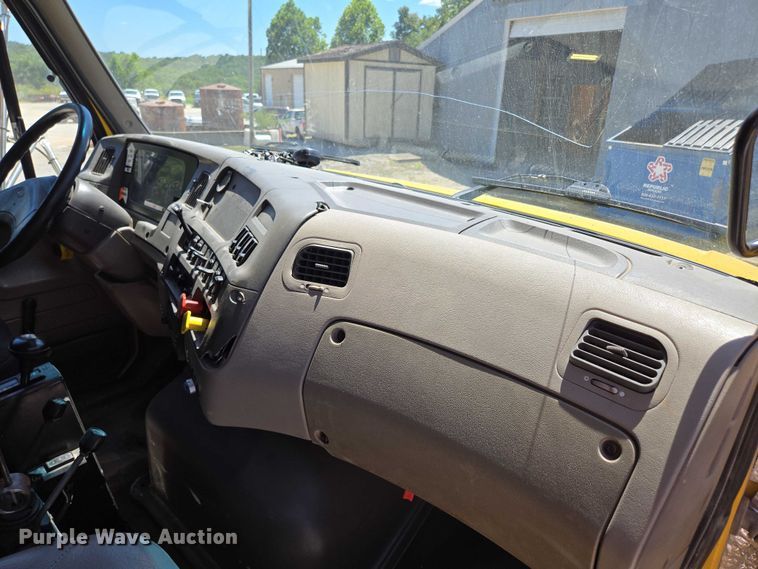 image for item DY0395 2009 Sterling L-Line dump truck