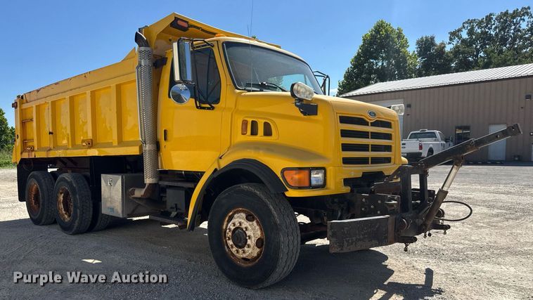 image for item DY0396 1998 Ford LTA9000 dump truck