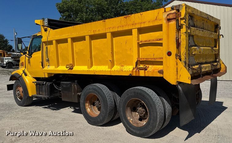 image for item DY0396 1998 Ford LTA9000 dump truck