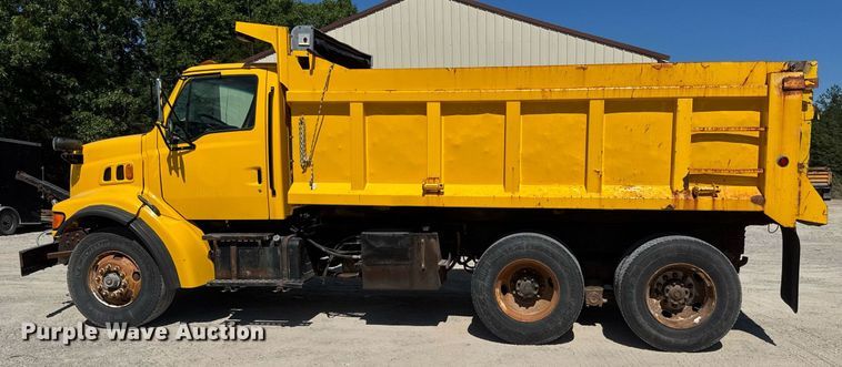 image for item DY0396 1998 Ford LTA9000 dump truck