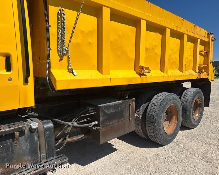 image for item DY0396 1998 Ford LTA9000 dump truck