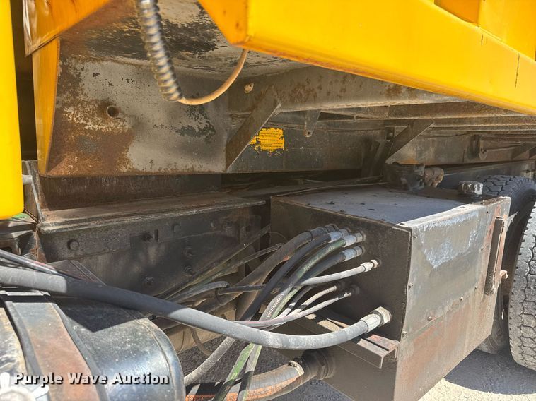 image for item DY0396 1998 Ford LTA9000 dump truck