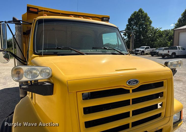 image for item DY0396 1998 Ford LTA9000 dump truck