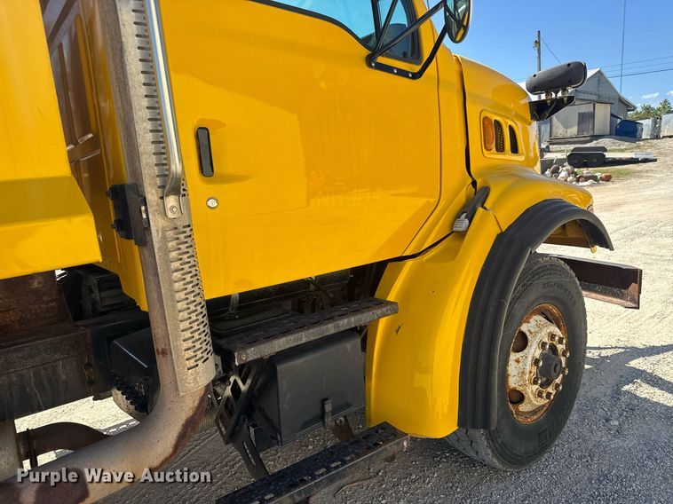 image for item DY0396 1998 Ford LTA9000 dump truck