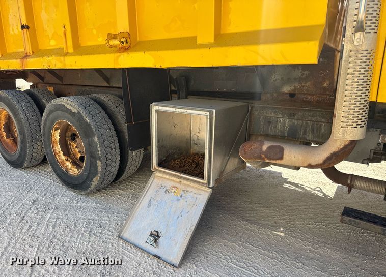 image for item DY0396 1998 Ford LTA9000 dump truck