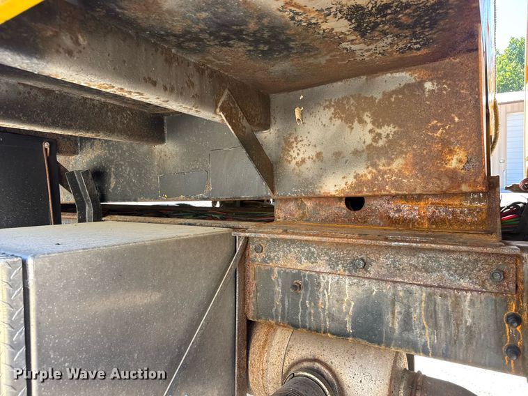 image for item DY0396 1998 Ford LTA9000 dump truck