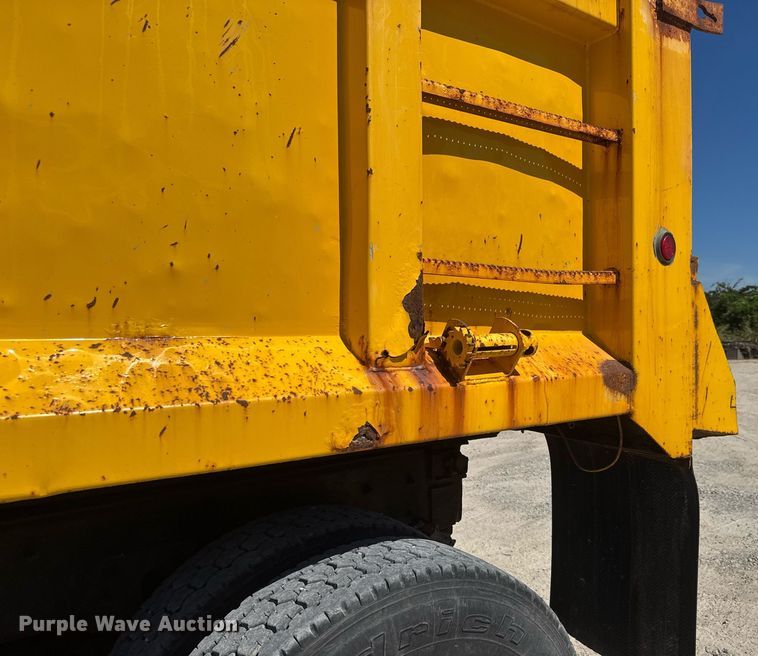 image for item DY0396 1998 Ford LTA9000 dump truck