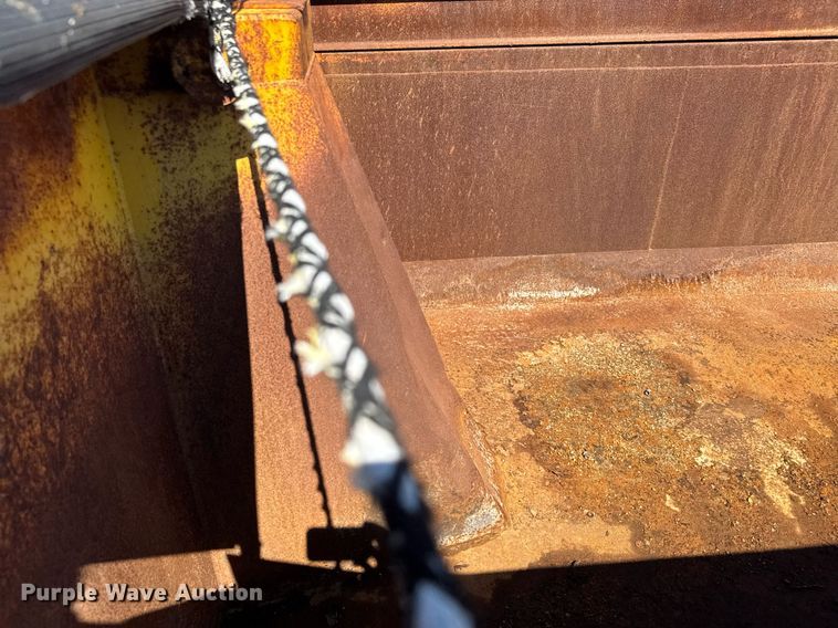 image for item DY0396 1998 Ford LTA9000 dump truck