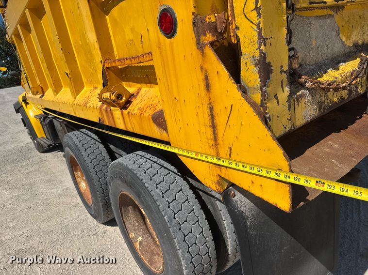image for item DY0396 1998 Ford LTA9000 dump truck