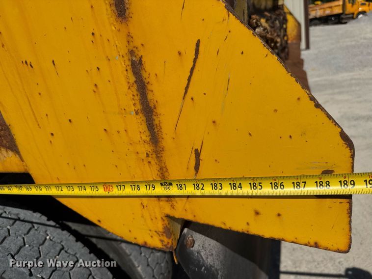 image for item DY0396 1998 Ford LTA9000 dump truck