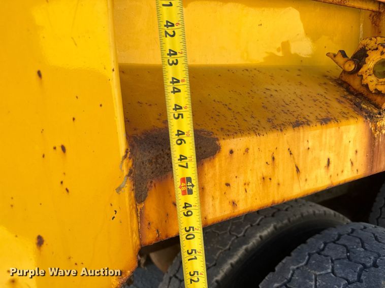 image for item DY0396 1998 Ford LTA9000 dump truck