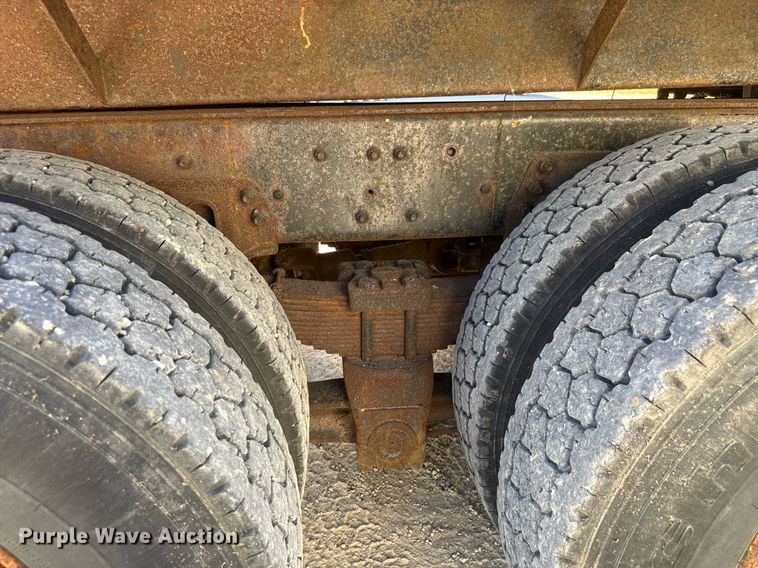 image for item DY0396 1998 Ford LTA9000 dump truck