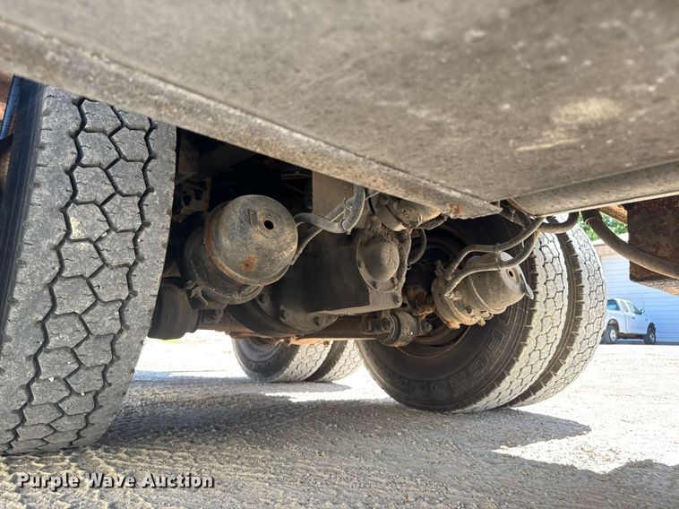 image for item DY0396 1998 Ford LTA9000 dump truck