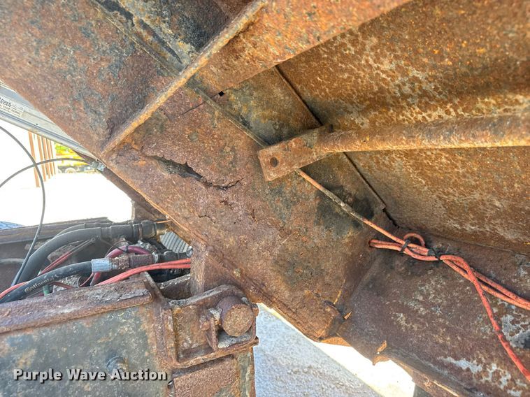 image for item DY0396 1998 Ford LTA9000 dump truck