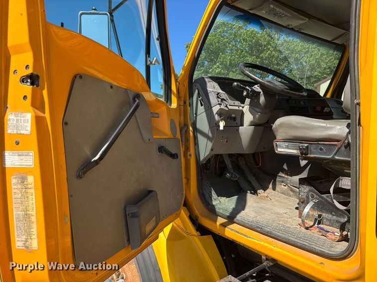 image for item DY0396 1998 Ford LTA9000 dump truck