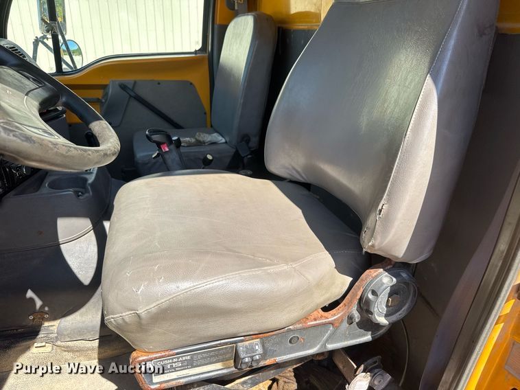 image for item DY0396 1998 Ford LTA9000 dump truck