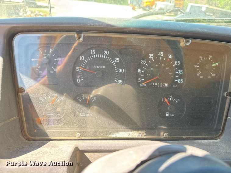 image for item DY0396 1998 Ford LTA9000 dump truck