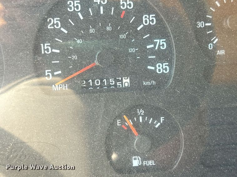 image for item DY0396 1998 Ford LTA9000 dump truck