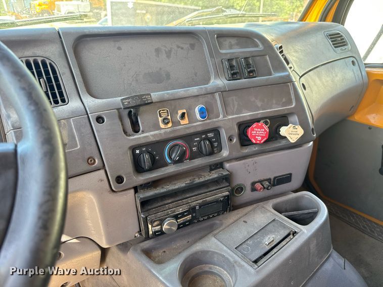 image for item DY0396 1998 Ford LTA9000 dump truck