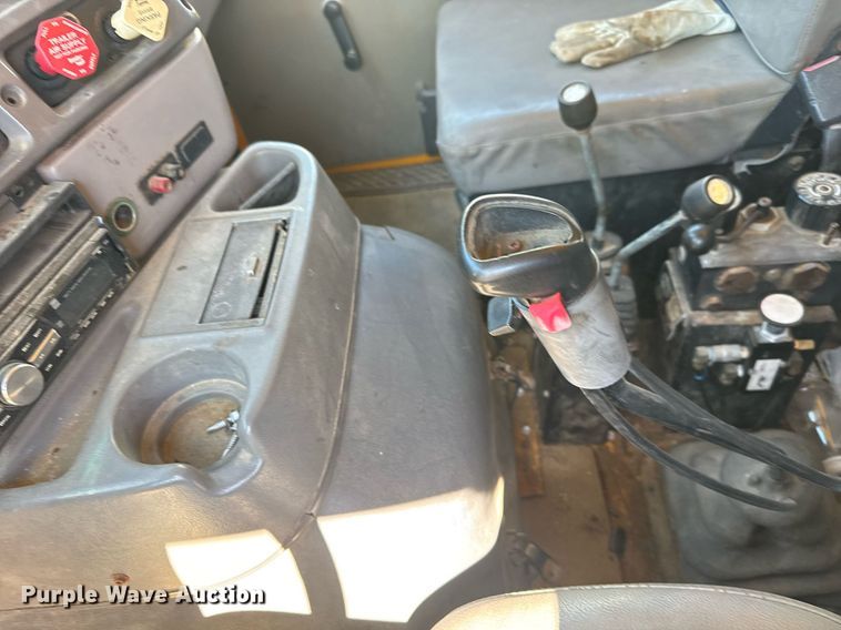 image for item DY0396 1998 Ford LTA9000 dump truck