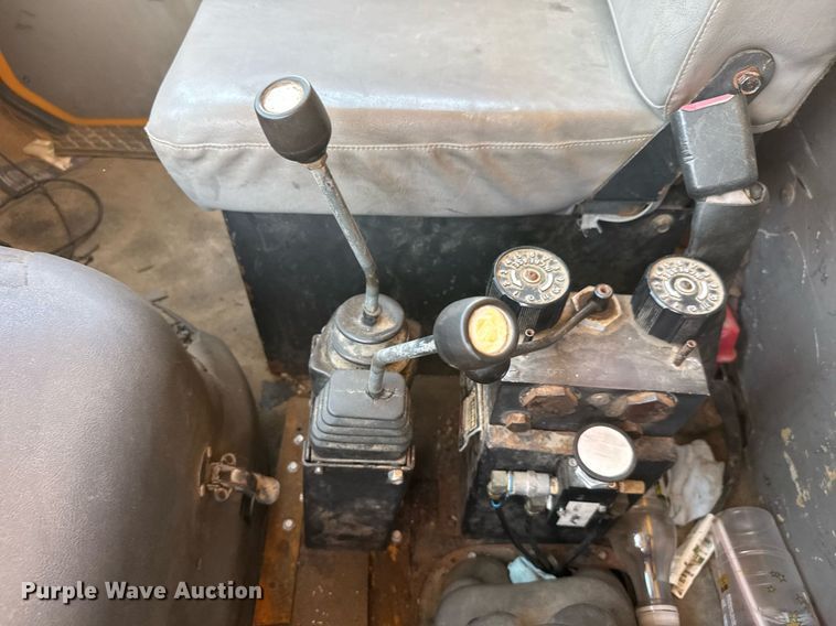 image for item DY0396 1998 Ford LTA9000 dump truck