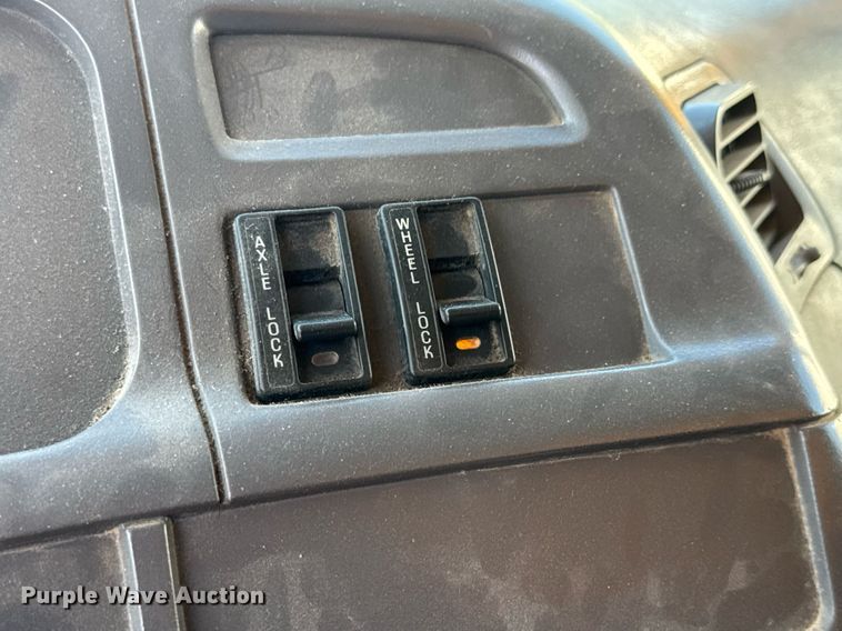 image for item DY0396 1998 Ford LTA9000 dump truck