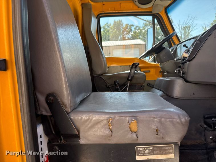 image for item DY0396 1998 Ford LTA9000 dump truck