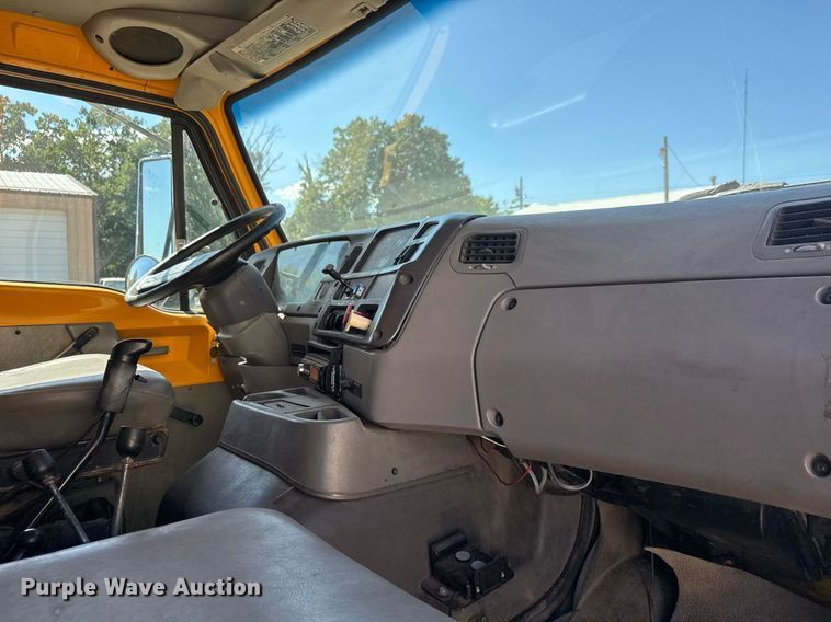 image for item DY0396 1998 Ford LTA9000 dump truck