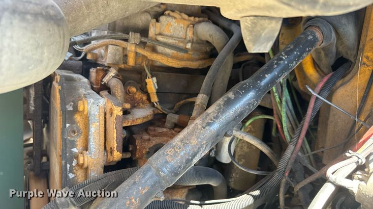 image for item DY0396 1998 Ford LTA9000 dump truck