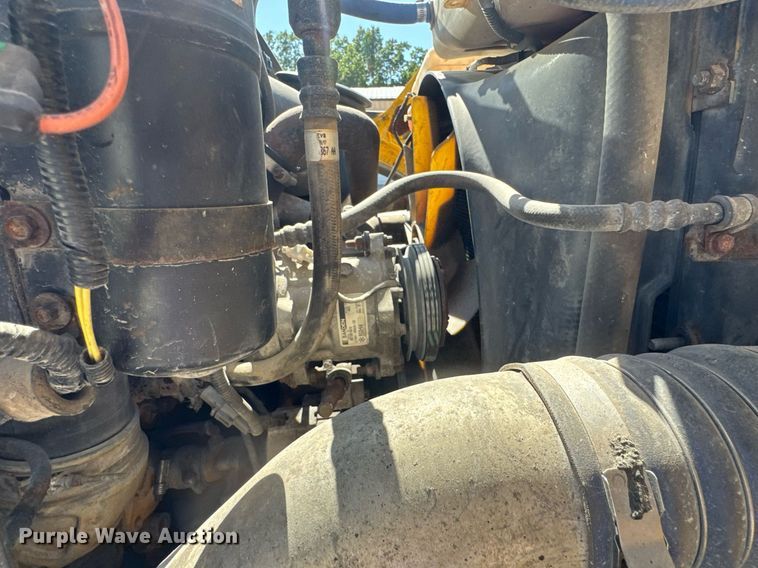 image for item DY0396 1998 Ford LTA9000 dump truck