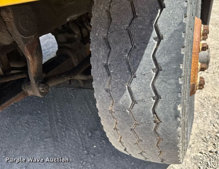 image for item DY0396 1998 Ford LTA9000 dump truck