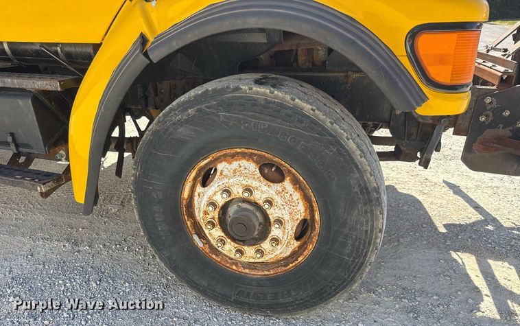 image for item DY0396 1998 Ford LTA9000 dump truck