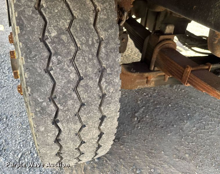 image for item DY0396 1998 Ford LTA9000 dump truck