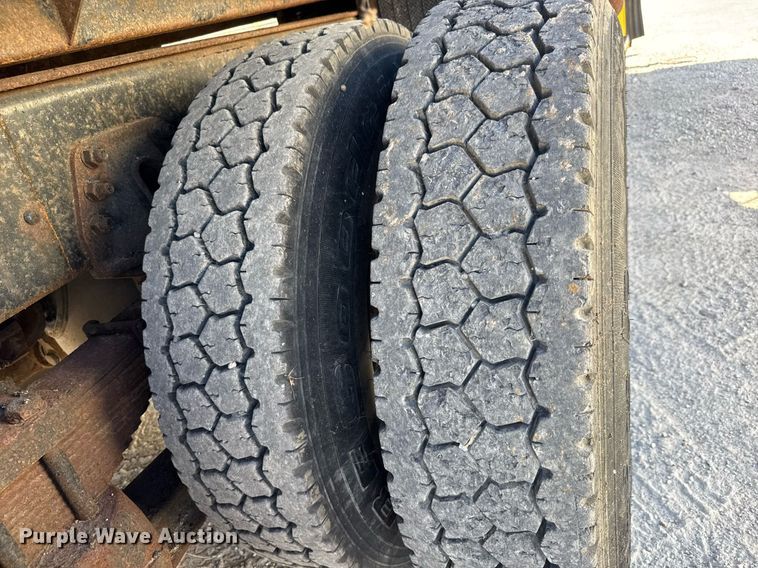 image for item DY0396 1998 Ford LTA9000 dump truck