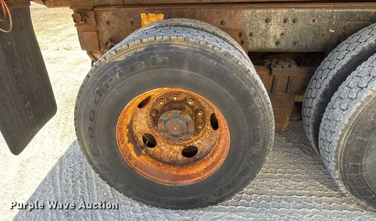 image for item DY0396 1998 Ford LTA9000 dump truck