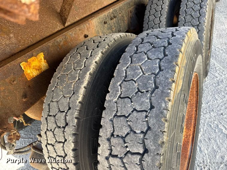 image for item DY0396 1998 Ford LTA9000 dump truck