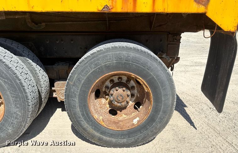 image for item DY0396 1998 Ford LTA9000 dump truck