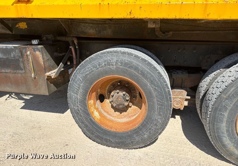 image for item DY0396 1998 Ford LTA9000 dump truck