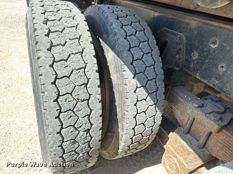 image for item DY0396 1998 Ford LTA9000 dump truck