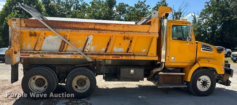 image for item DY0397 2014 Western Star 4700SB dump truck
