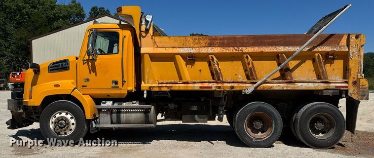 image for item DY0397 2014 Western Star 4700SB dump truck
