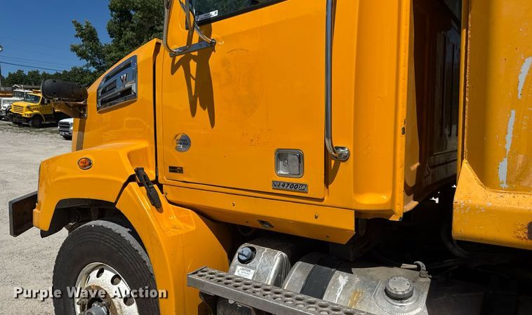 image for item DY0397 2014 Western Star 4700SB dump truck