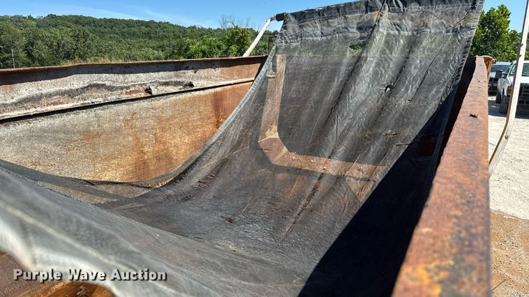 image for item DY0397 2014 Western Star 4700SB dump truck