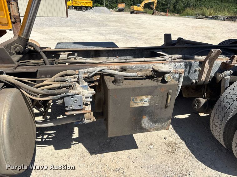 image for item DY0397 2014 Western Star 4700SB dump truck