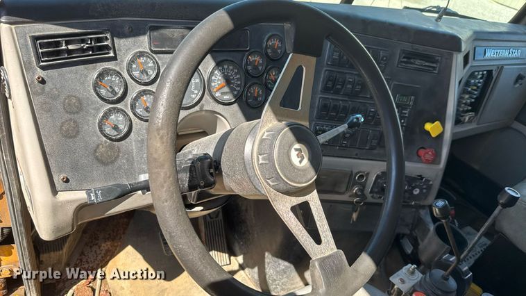 image for item DY0397 2014 Western Star 4700SB dump truck