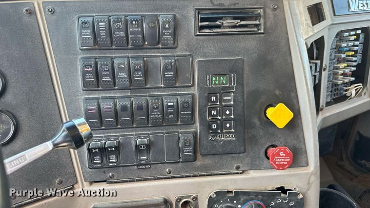 image for item DY0397 2014 Western Star 4700SB dump truck