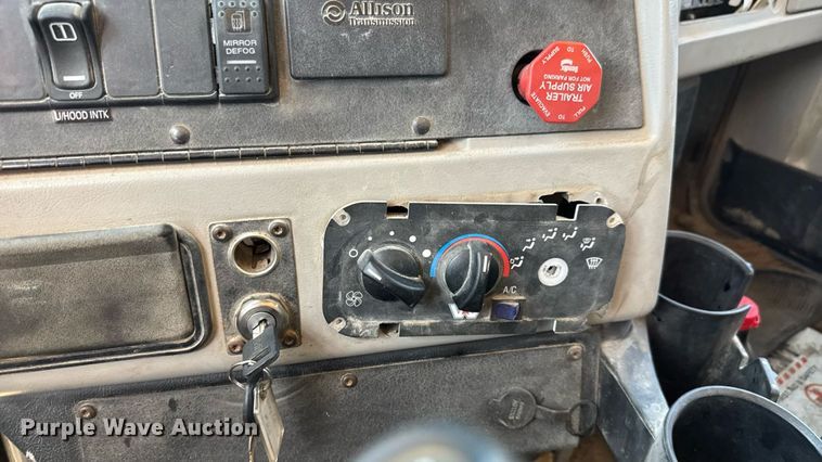 image for item DY0397 2014 Western Star 4700SB dump truck