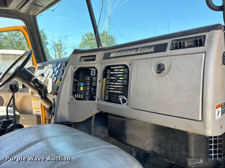 image for item DY0397 2014 Western Star 4700SB dump truck