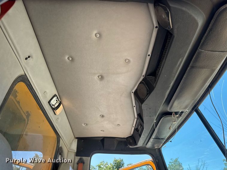 image for item DY0397 2014 Western Star 4700SB dump truck