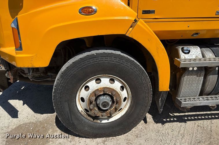 image for item DY0397 2014 Western Star 4700SB dump truck